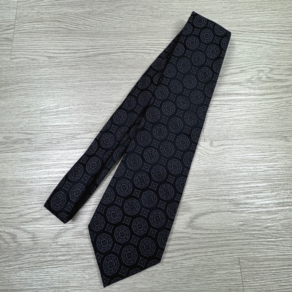 Donald J Trump Necktie Signature Collection Black Grey Silk Medallion 58x3.75
